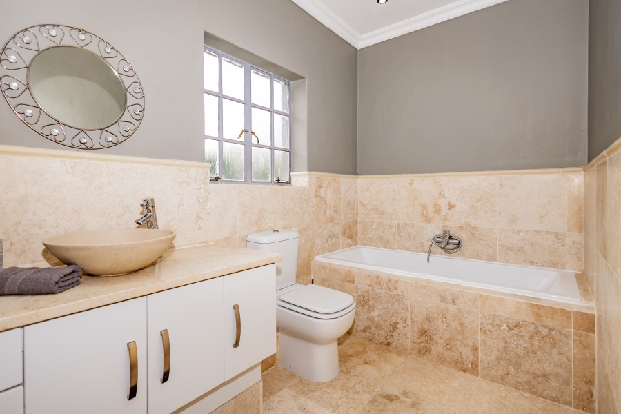 6 Bedroom Property for Sale in Vierlanden Western Cape